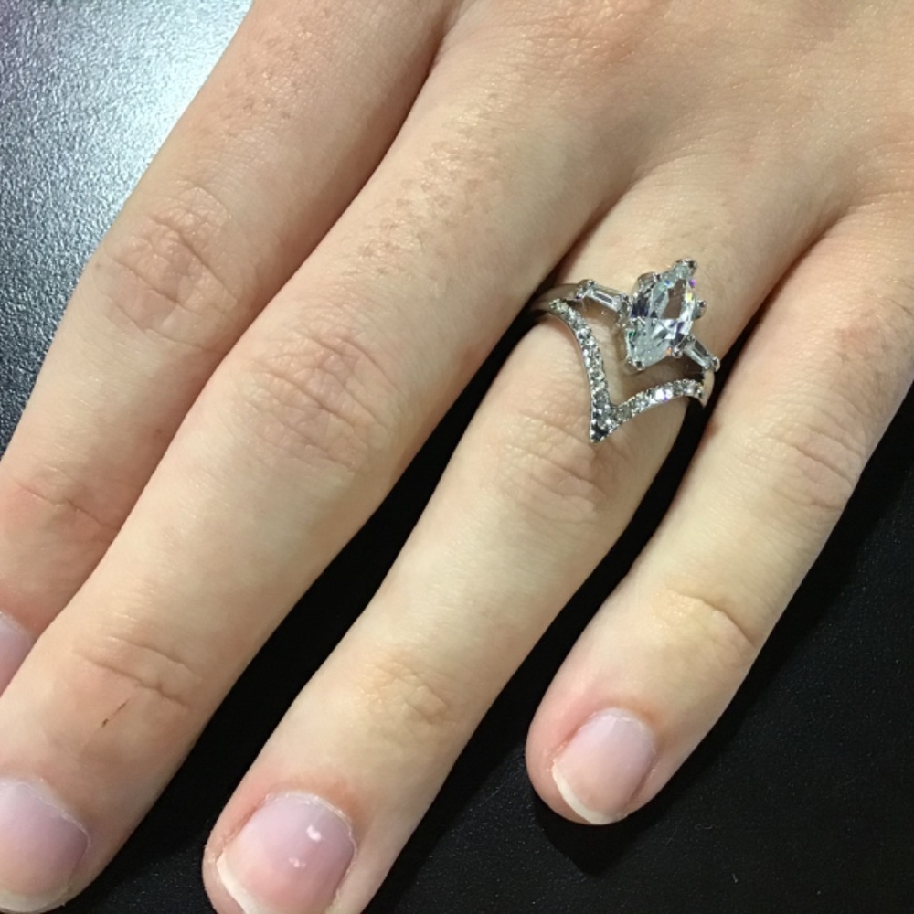 Amazing silver marquis ring engagement cocktail - Picture 2 of 5